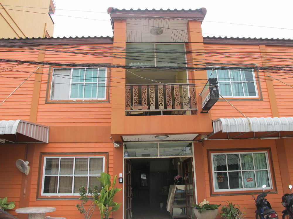 Aura House Hotel Pattaya Luaran gambar