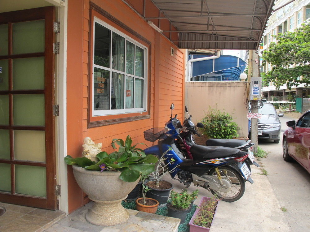 Aura House Hotel Pattaya Luaran gambar